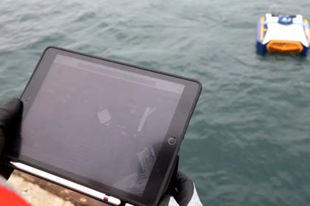 Sheco Ark-M 水面清理无人机