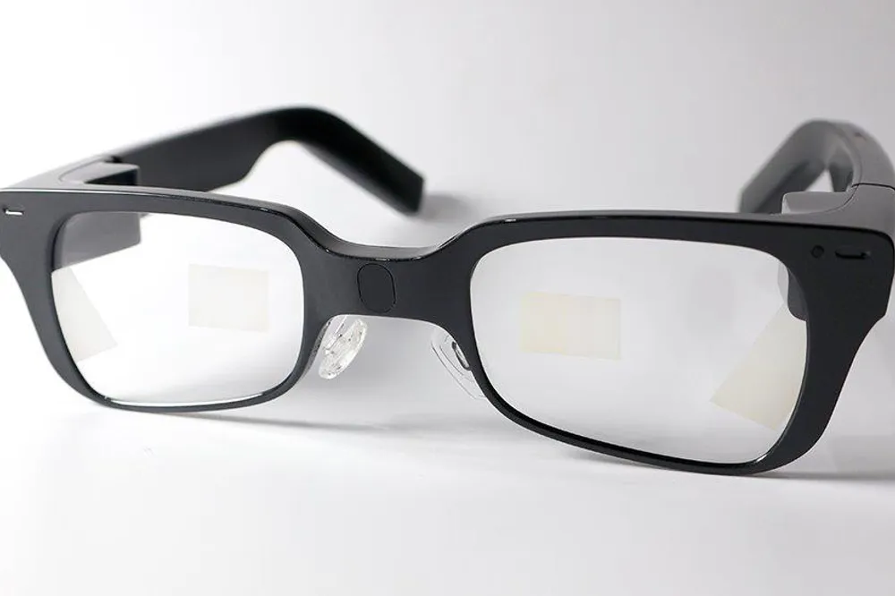 超轻量全彩 AR+AI 眼镜