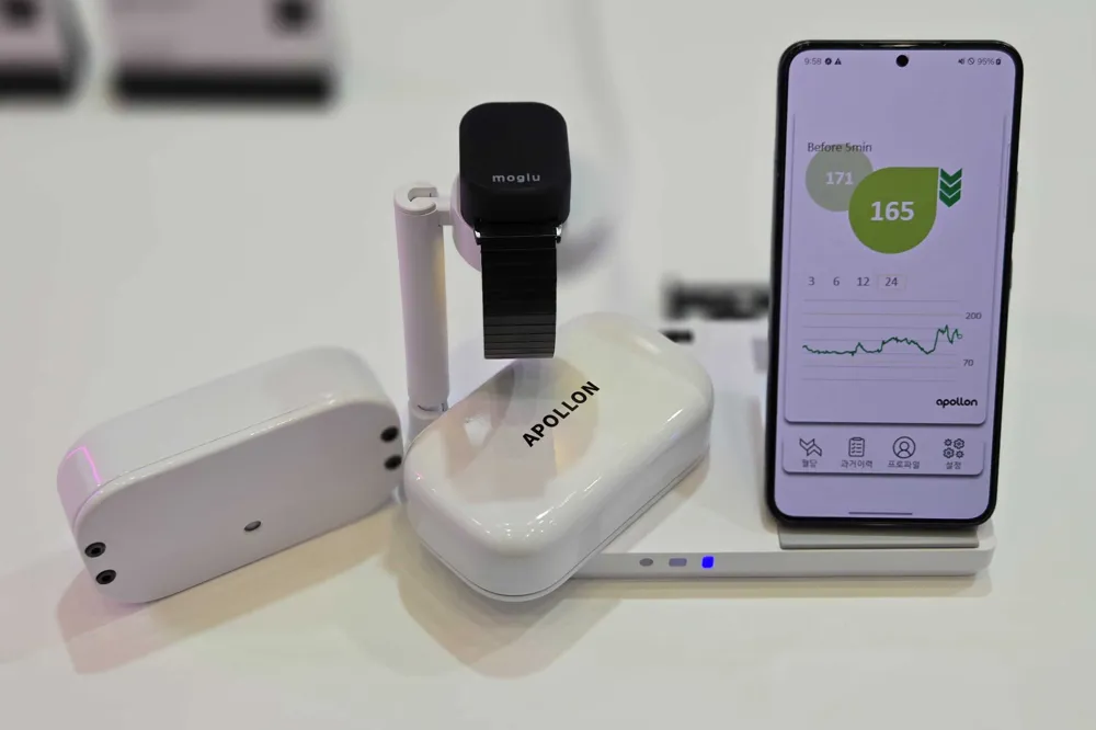 Revolutionary Non-Invasive Wearable Glucose Monitors for Diabetes: Essential Updates and Future Breakthroughs 7 AI in diabetes management wearables